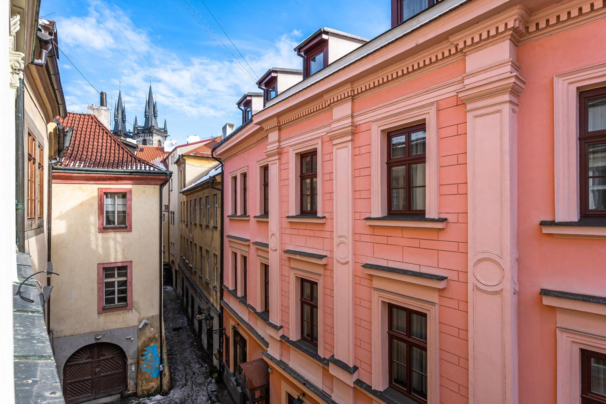 Wishlist Residences - Old Town Square Apartment *