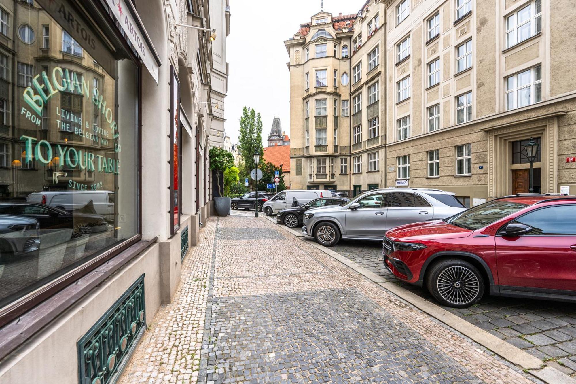 Wishlist Residences - Old Town Square Lägenhet